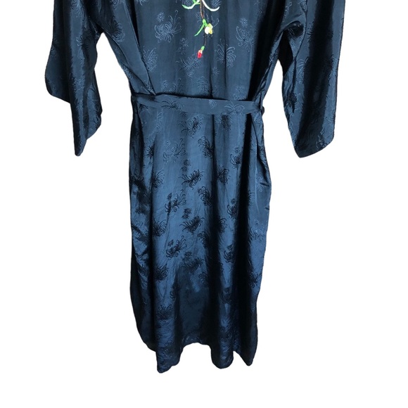 Golden Bee Vintage Floral Embroidered Black Rayon Robe Size Medium - Picture 8 of 10